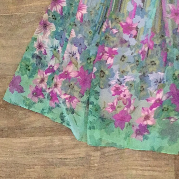 Sandra Darren flowered skirt size 16 - Picture 5 of 12